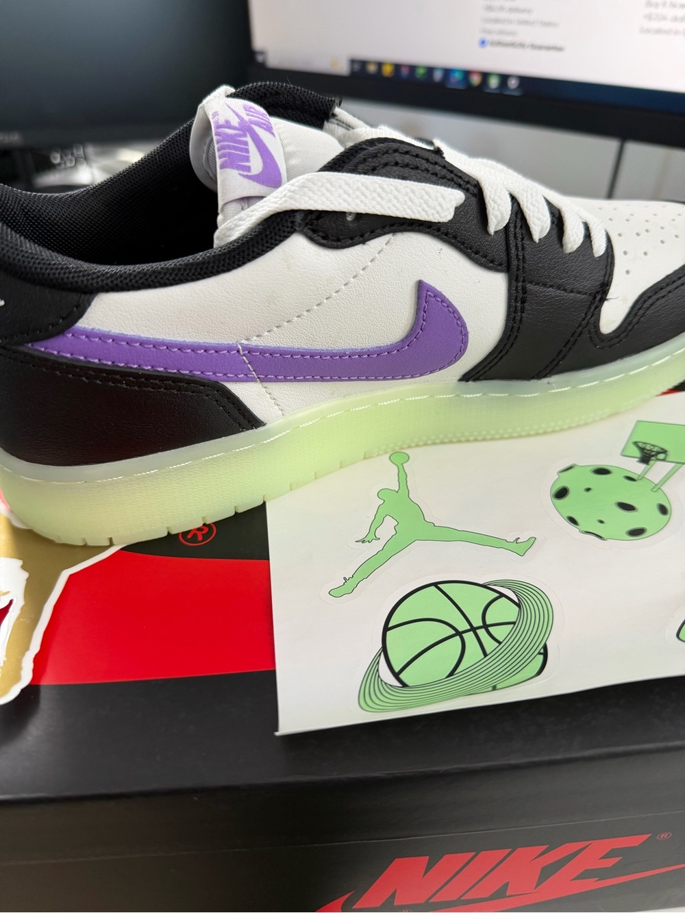 Nike Air Jordan 1 Retro Low OG Black/ Raspberry big kids size 6.5